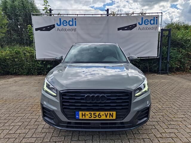 Grijs Gebruikt 2020 Audi Q2 SUV | € 24.950 (Eerlijke prijs) - Afbeelding 1/4