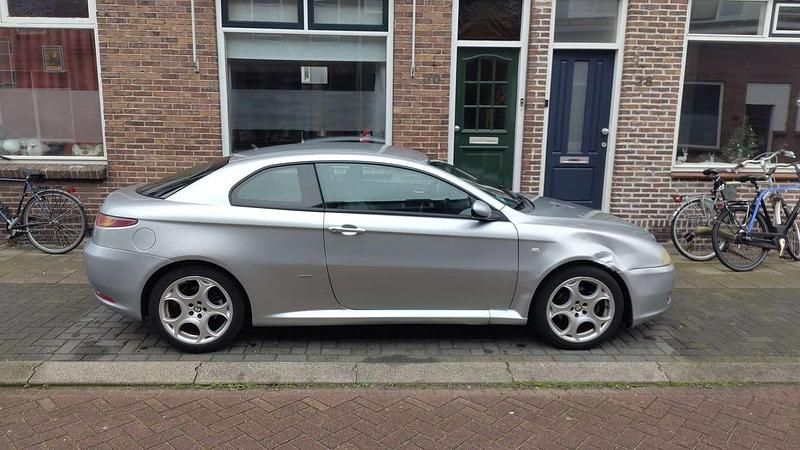 Occasion Alfa Romeo GT Distinctive 166 PK (122 kW) 2005 Grijs Coupé