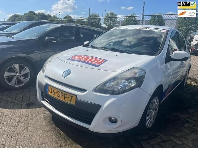 Wit Gebruikt 2011 Renault Clio II Authentique Hatchback | € 1.950 (Eerlijke prijs) - Afbeelding 1/4