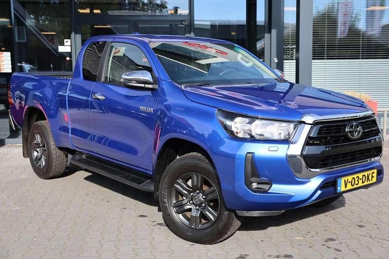 Blauw Gebruikt 2024 Toyota HiLux Pickup | € 48.394 - Afbeelding 1/4