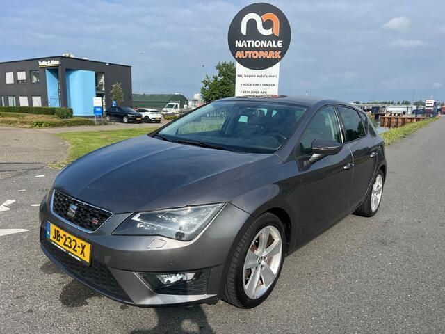 Grijs Gebruikt 2015 Seat Leon ST FR Stationwagen | € 5.750 (Iets duurder) - Afbeelding 1/4