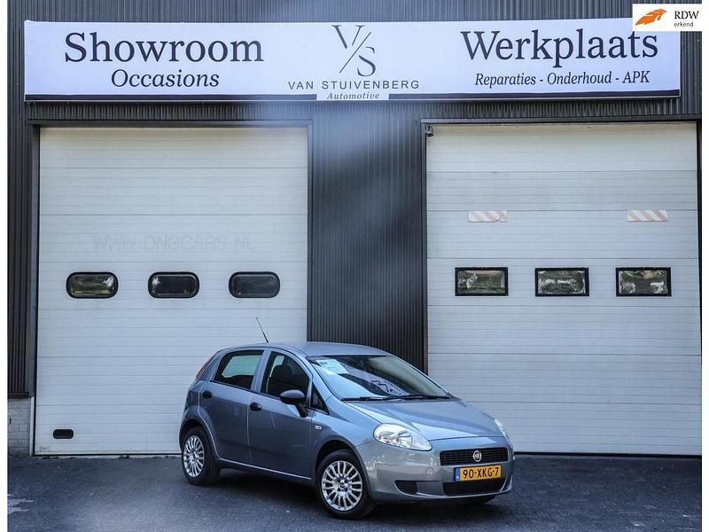Grijs Gebruikt 2012 Fiat Punto Hatchback | € 4.650 (Iets duurder) - Afbeelding 1/4