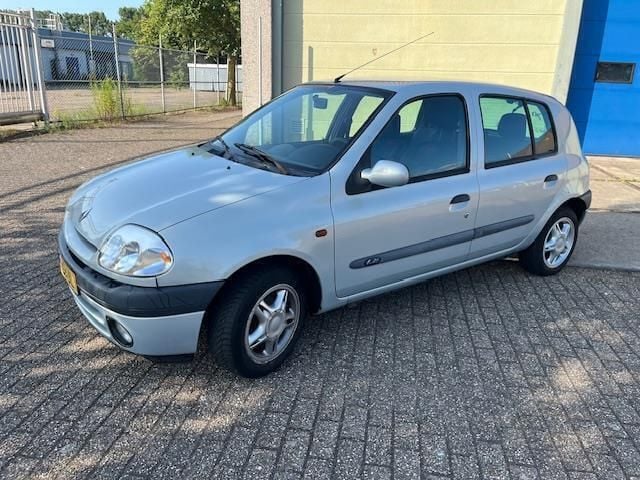Grijs Gebruikt 2000 Renault Clio II Hatchback | € 999 (Eerlijke prijs) - Afbeelding 1/4