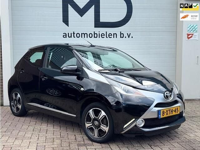 Zwart Gebruikt 2014 Toyota Aygo X-clusiv Hatchback | € 5.999 (Eerlijke prijs) - Afbeelding 1/4