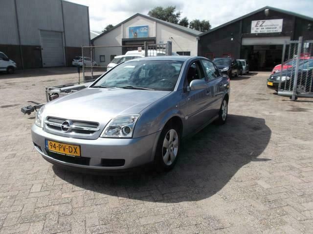 Blauw Gebruikt 2004 Opel Vectra Comfort Sedan | € 1.950 (Iets duurder) - Afbeelding 1/4