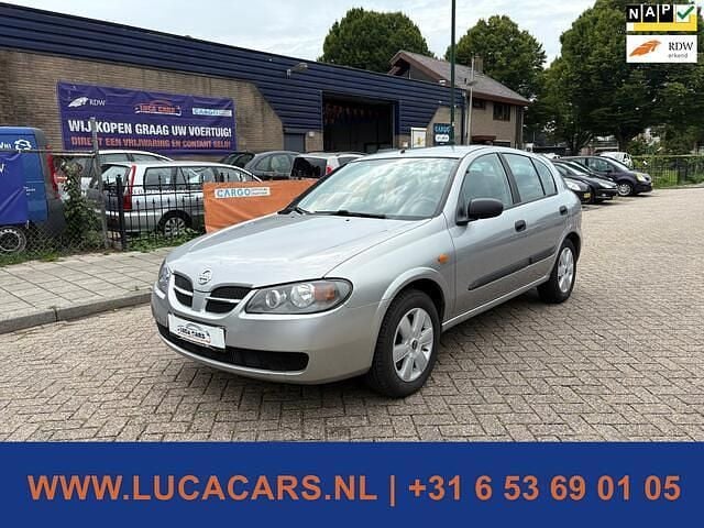 Grijs Gebruikt 2003 Nissan Almera Visia Hatchback | € 2.295 (Eerlijke prijs) - Afbeelding 1/4
