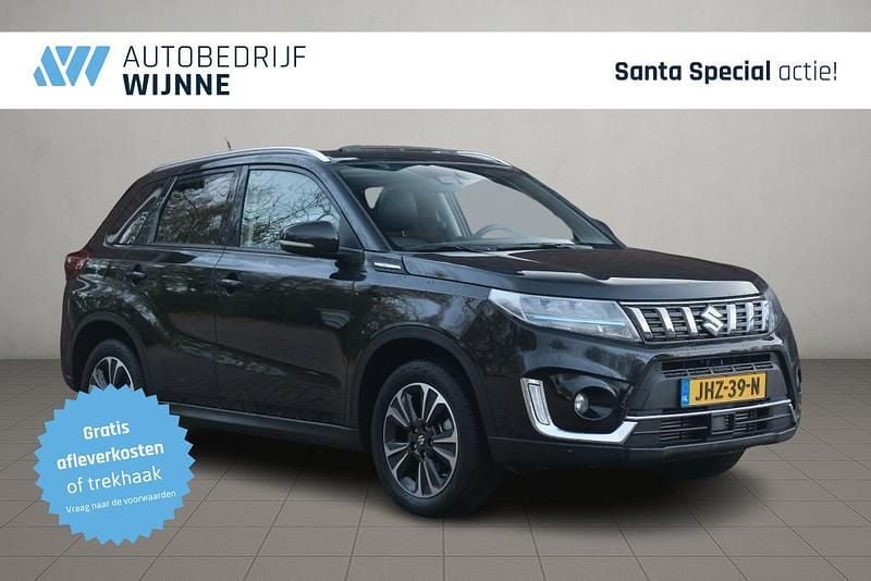 Zwart Gebruikt 2025 Suzuki Vitara Style SUV | € 27.430 (Eerlijke prijs) - Afbeelding 1/4