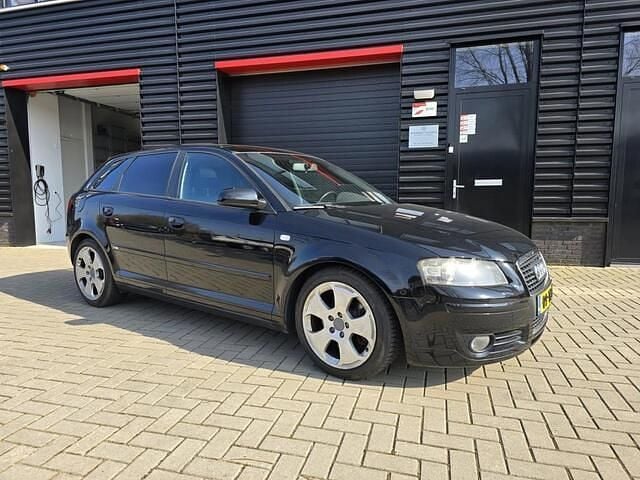 Zwart Occasion 2006 Audi A3 Sportback S-Line Hatchback | € 4.750 (Iets duurder) - Afbeelding 1/4