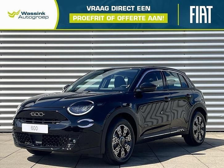 Zwart Nieuw 2025 Fiat 600 Pop SUV | € 32.990 (Duur) - Afbeelding 1/4