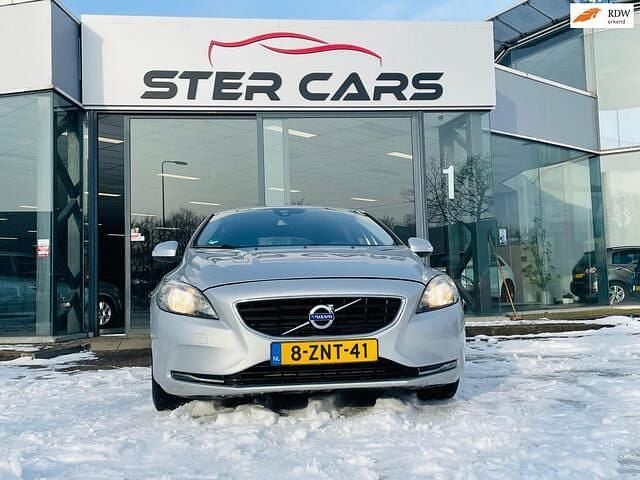 Grijs Gebruikt 2014 Volvo V40 Momentum Hatchback | € 5.250 (Goede deal) - Afbeelding 1/4