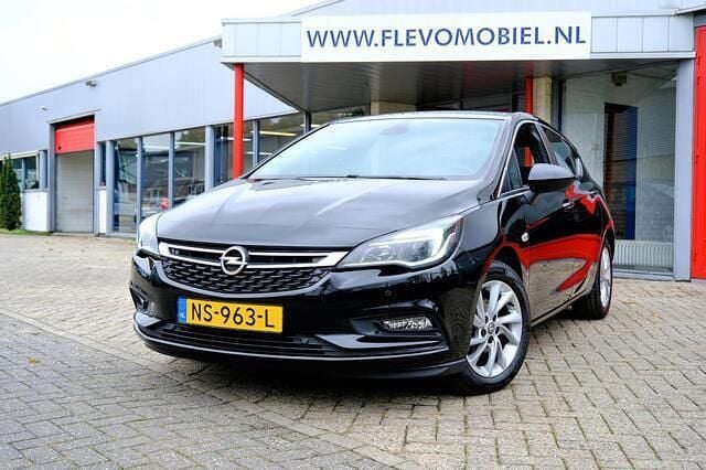 Zwart Gebruikt 2017 Opel Astra Edition Hatchback | € 9.450 (Goede deal) - Afbeelding 1/4