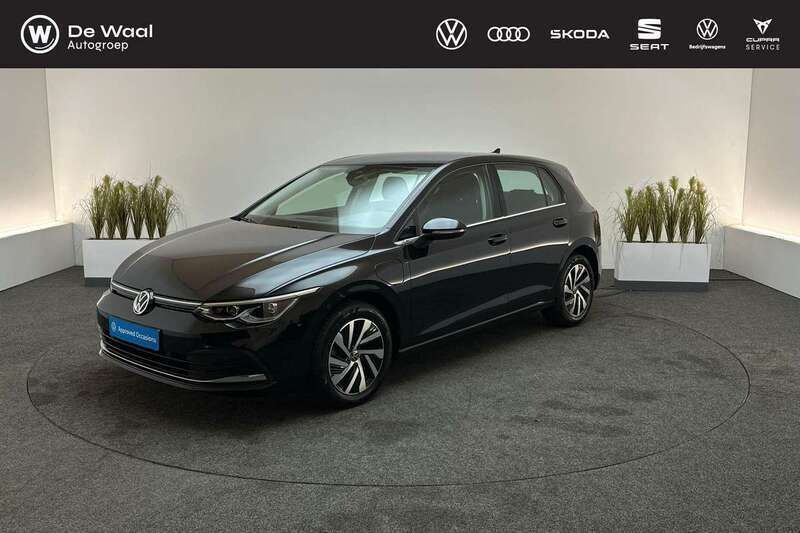 Zwart Gebruikt 2021 VW Golf VIII Style Hatchback | € 25.900 (Eerlijke prijs) - Afbeelding 1/3