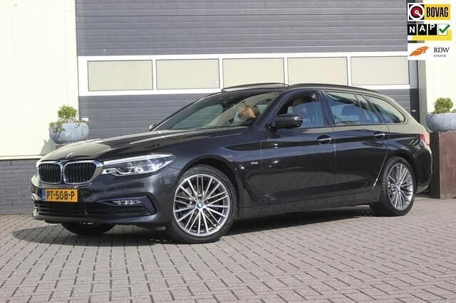 Grijs Gebruikt 2017 BMW 520 Executive Stationwagen | € 24.900 (Eerlijke prijs) - Afbeelding 1/4