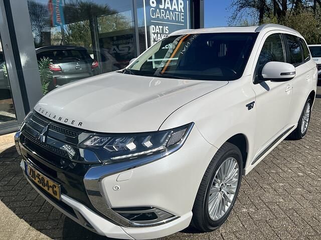 Occasion Mitsubishi Outlander Intense+ 177 PK (130 kW) 2019 Wit SUV