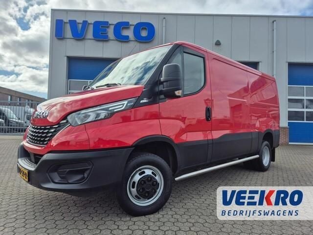 Rood Gebruikt 2021 Iveco Daily Van | € 27.950 (Super prijs) - Afbeelding 1/4