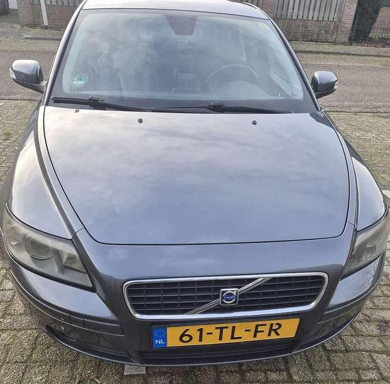 Grijs Occasion 2006 Volvo S40 Sedan | € 3.000 (Eerlijke prijs) - Afbeelding 1/4