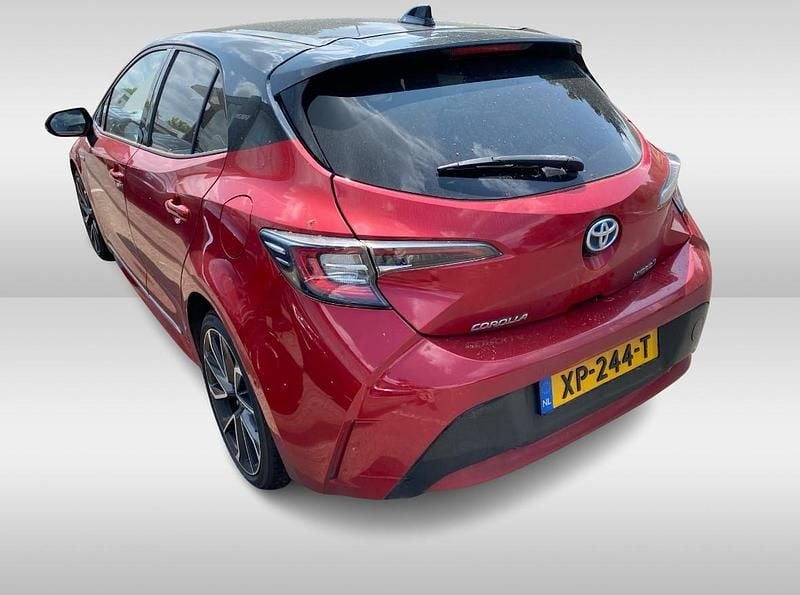 Occasion Toyota Corolla Executive 98 PK (72 kW) 2019 Rood (metallic) Hatchback