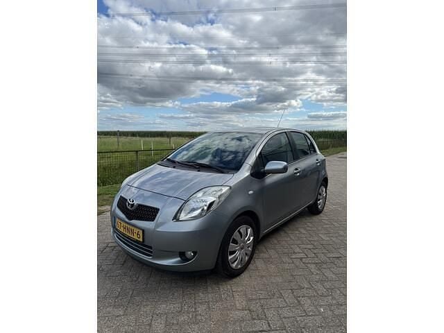 Grijs Gebruikt 2009 Toyota Yaris Sol Hatchback | € 3.950 (Goede deal) - Afbeelding 1/4