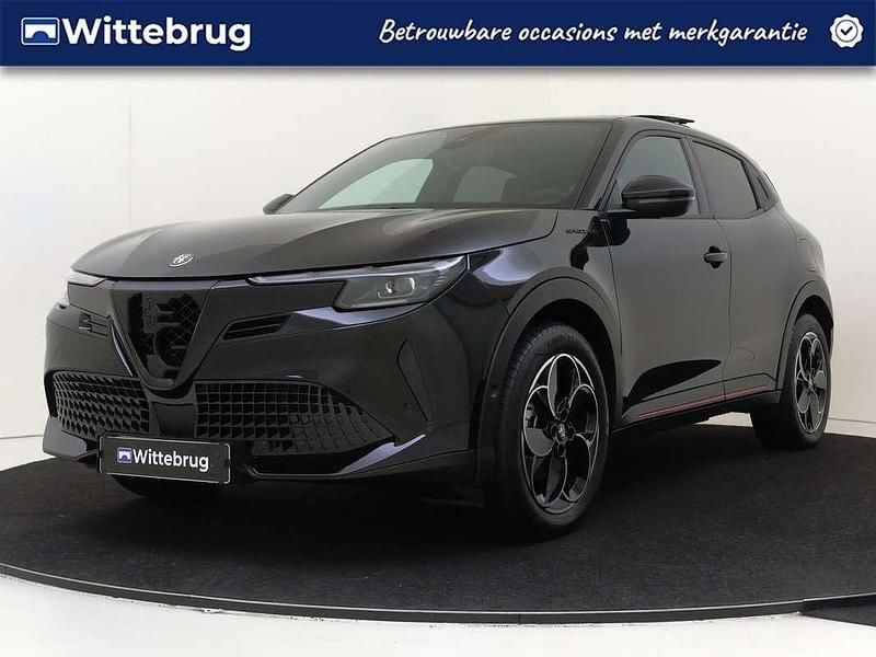 Zwart Occasion 2025 Alfa Romeo Junior Edizione Speciale SUV | € 33.925 (Eerlijke prijs) - Afbeelding 1/3