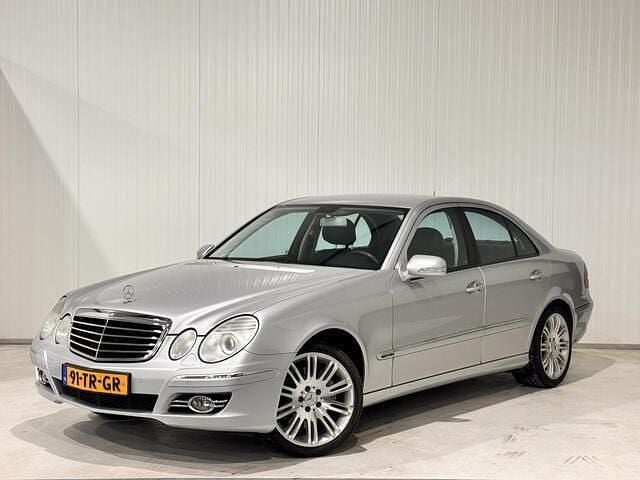 Grijs Occasion 2007 Mercedes E280 Avantgarde Sedan | € 6.995 (Goede deal) - Afbeelding 1/4