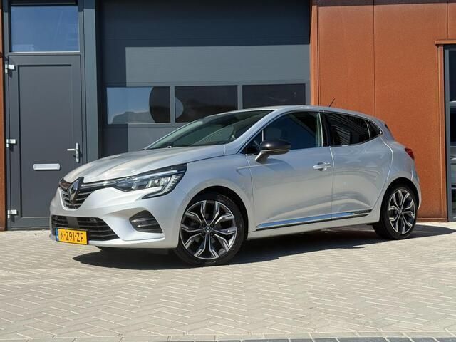 Grijs, metallic lak Gebruikt 2021 Renault Clio V Intens Hatchback | € 14.250 (Eerlijke prijs) - Afbeelding 1/4