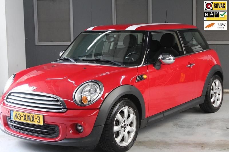Rood Gebruikt 2012 Mini Cooper Business Hatchback | € 5.450 (Goede deal) - Afbeelding 1/4