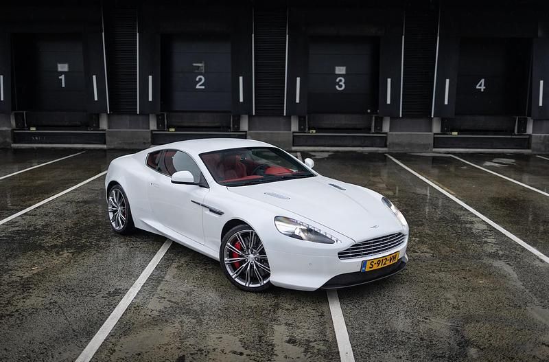 Wit (parellak) Gebruikt 2012 Aston Martin Virage Coupé | € 61.500 - Afbeelding 1/4