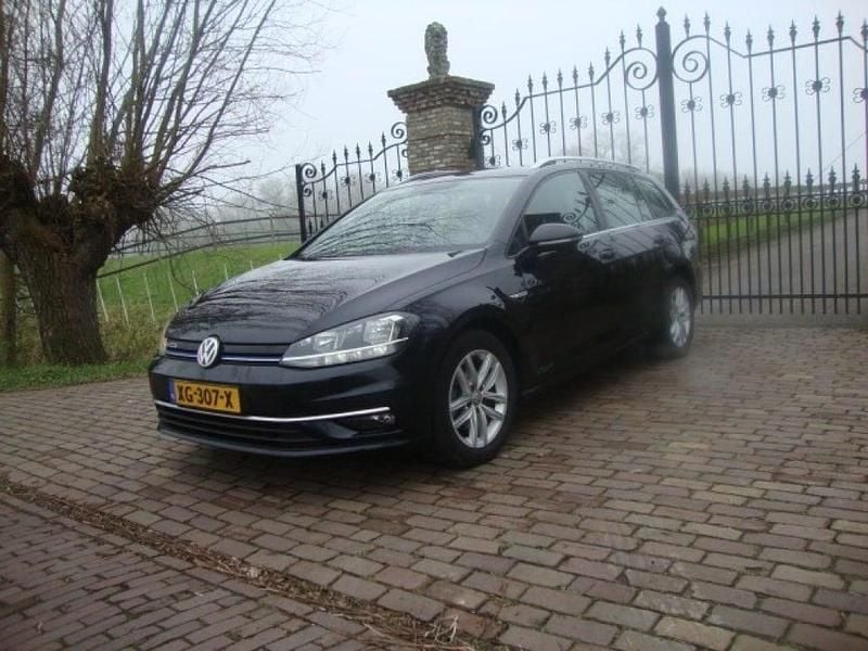 Zwart Gebruikt 2018 VW Golf VII Comfortline Stationwagen | € 10.950 (Super prijs) - Afbeelding 1/4
