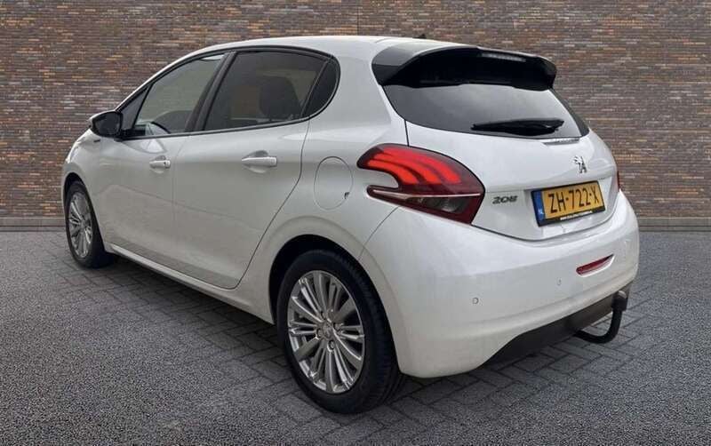 Wit Gebruikt 2019 Peugeot 208 Signature Sky Hatchback | € 8.499 (Eerlijke prijs) - Afbeelding 1/4