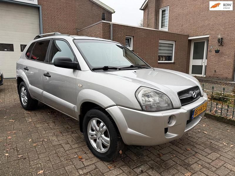 Grijs Gebruikt 2009 Hyundai Tucson Dynamiq SUV | € 2.850 (Eerlijke prijs) - Afbeelding 1/4