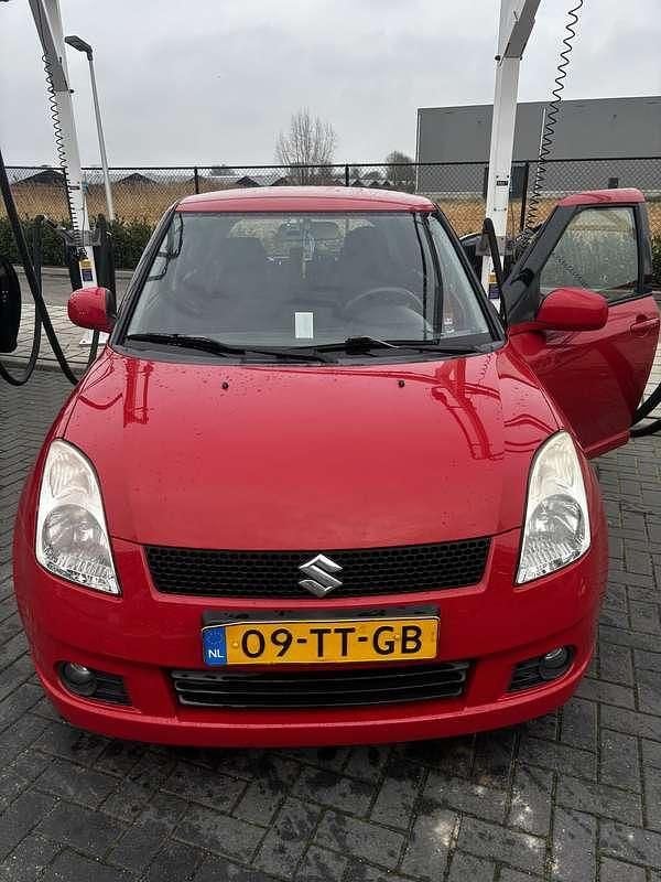 Occasion Suzuki Swift 92 PK (67 kW) 2007 Rood Sedan