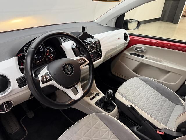Occasion VW up! Beats 60 PK (44 kW) 2018 Rood Hatchback