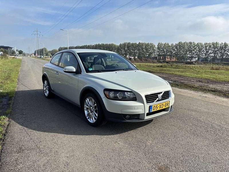 Wit Gebruikt 2007 Volvo C30 Momentum Hatchback | € 2.500 (Goede deal) - Afbeelding 1/4