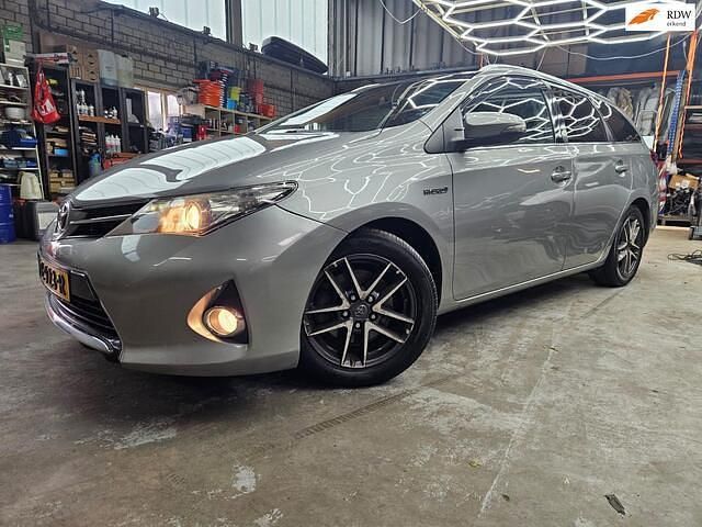 Grijs (metallic) Occasion 2015 Toyota Auris Touring Sports Stationwagen | € 11.400 (Eerlijke prijs) - Afbeelding 1/4
