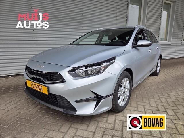 Grijs, metallic lak Gebruikt 2023 Kia Ceed Sportswagon Stationwagen | € 19.995 (Eerlijke prijs) - Afbeelding 1/4