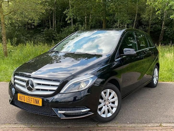 Zwart Gebruikt 2013 Mercedes B180 MPV | € 12.500 (Iets duurder) - Afbeelding 1/4