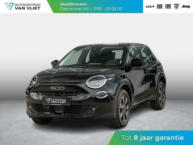 Zwart Nieuw 2025 Fiat 600 SUV | € 26.990 (Super prijs) - Afbeelding 1/4