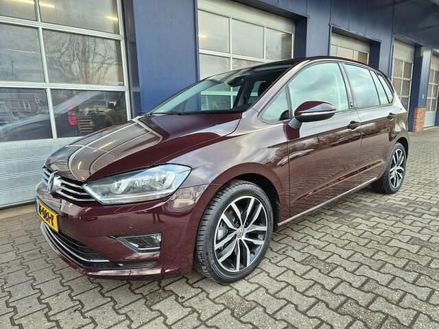 Occasion VW Golf Sportsvan Highline 110 PK (80 kW) 2018 Rood MPV