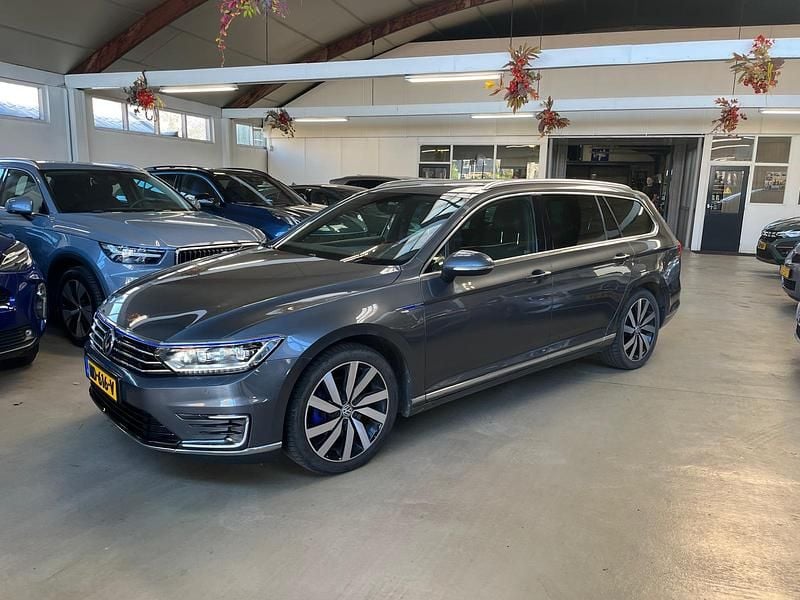 Grijs Gebruikt 2016 VW Passat GTE Stationwagen | € 15.650 (Eerlijke prijs) - Afbeelding 1/4