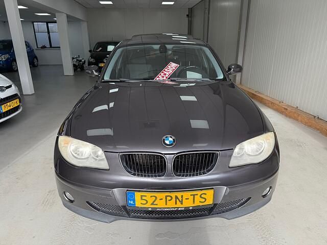 Grijs Gebruikt 2004 BMW 116 Executive Hatchback | € 2.949 (Eerlijke prijs) - Afbeelding 1/4