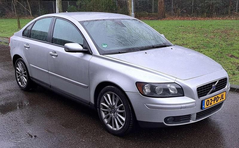 Grijs Gebruikt 2004 Volvo S40 Sedan | € 1.595 (Iets duurder) - Afbeelding 1/4
