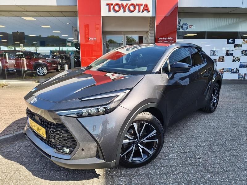Grijs Gebruikt 2024 Toyota C-HR Edition SUV | € 32.995 (Super prijs) - Afbeelding 1/4
