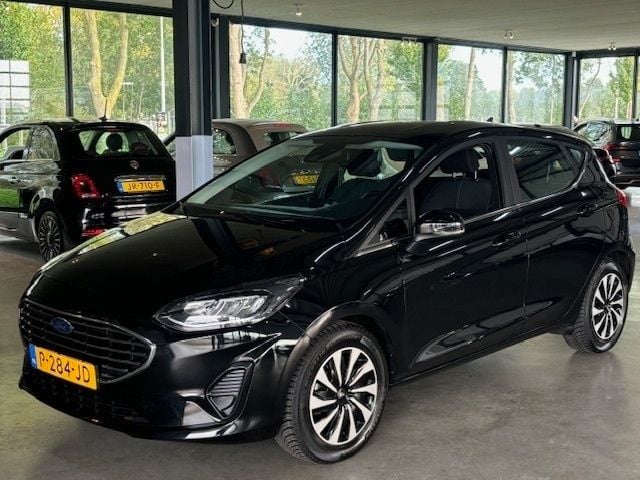 Zwart Gebruikt 2022 Ford Fiesta Titanium X Hatchback | € 12.745 (Goede deal) - Afbeelding 1/4