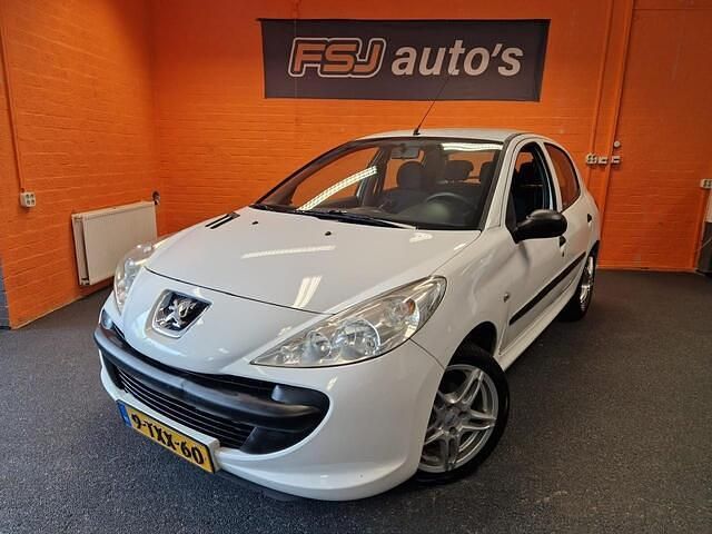 Wit Gebruikt 2012 Peugeot 206+ Access Hatchback | € 2.450 (Eerlijke prijs) - Afbeelding 1/4