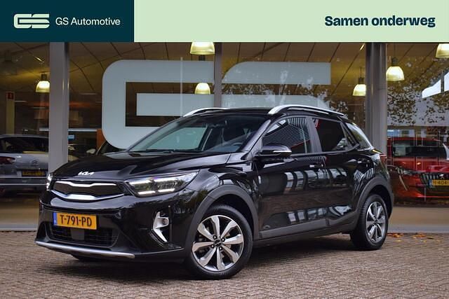 Zwart Occasion 2023 Kia Stonic SUV | € 22.403 (Goede deal) - Afbeelding 1/4
