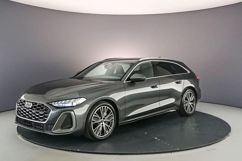 Grijs Gebruikt 2024 Audi A5 Ambiente Coupé | € 60.900 - Afbeelding 1/4