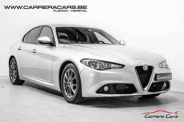 Grijs Gebruikt 2017 Alfa Romeo Giulia Sedan | € 20.900 (Goede deal) - Afbeelding 1/4