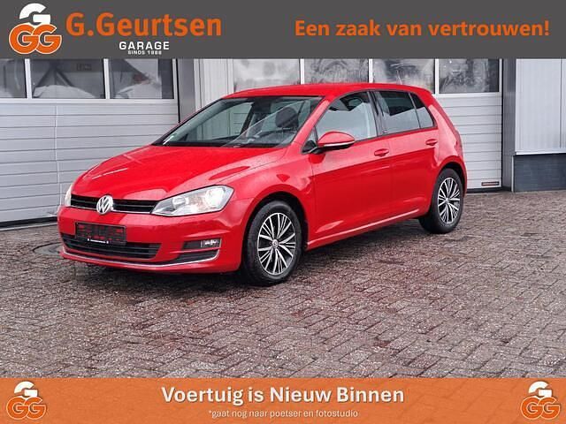 Rood Gebruikt 2017 VW Golf VII Hatchback | € 14.600 (Super prijs) - Afbeelding 1/4