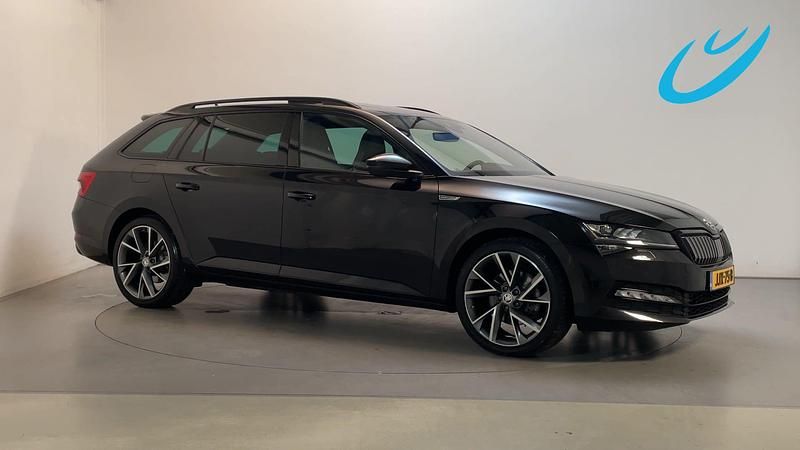 Zwart Gebruikt 2022 Skoda Superb Business Line Stationwagen | € 29.900 (Iets duurder) - Afbeelding 1/3