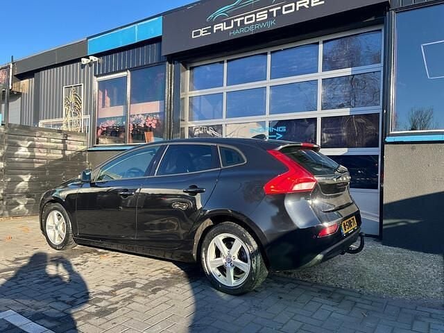 Occasion Volvo V40 Kinetic 114 PK (83 kW) 2013 Zwart (metallic) Hatchback